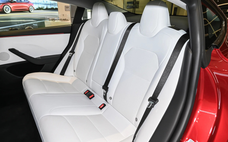 Tesla Model 3 фото задний диван