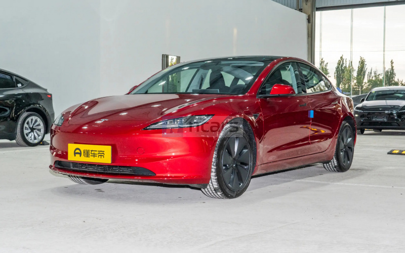 Tesla Model 3 фото спереди
