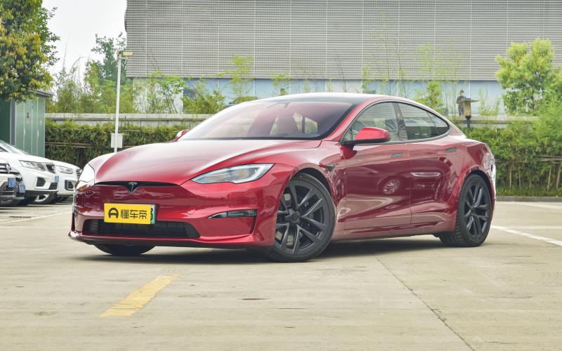 Tesla Model S фото спереду