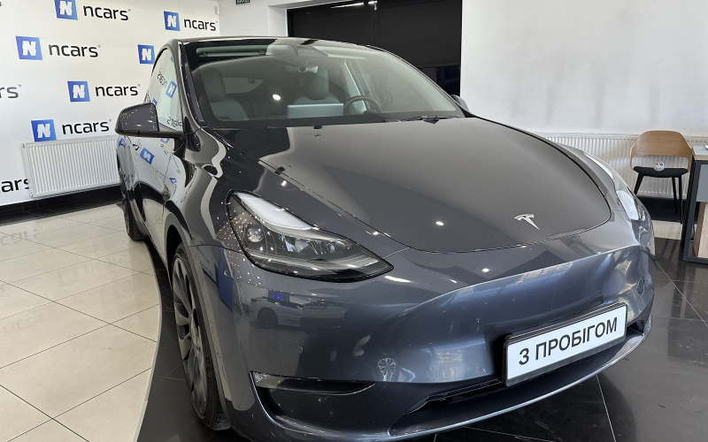 Tesla Model Y фото салону