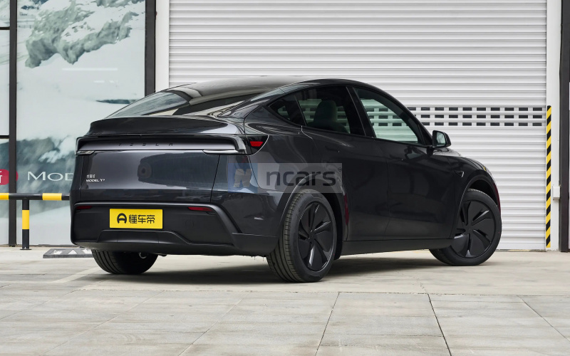 Tesla Model Y фото со стороны