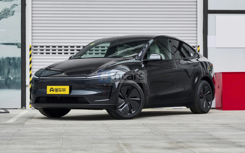Tesla Model Y фото спереди
