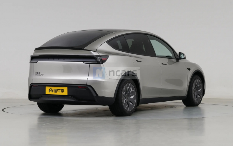 Tesla Model YL фото со стороны