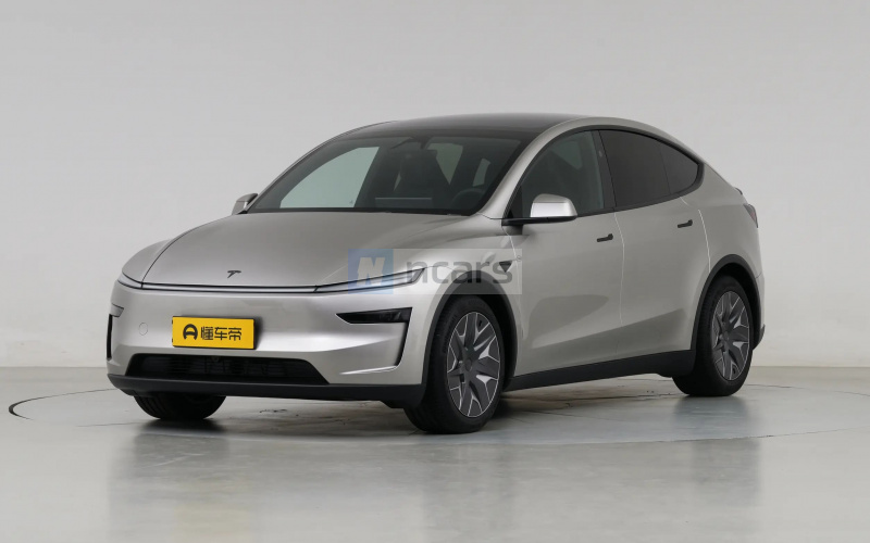 Tesla Model YL фото спереди