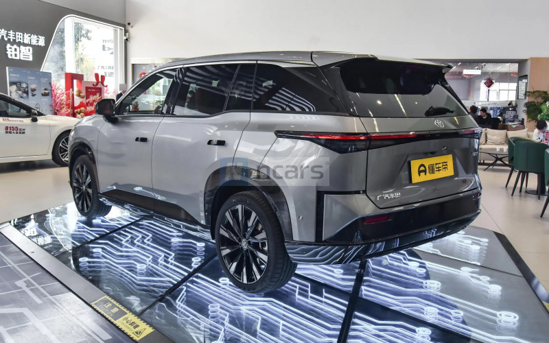 Toyota 3X фото со стороны