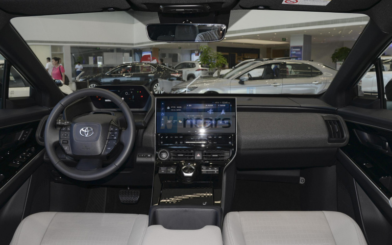 Toyota BZ4X фото салона