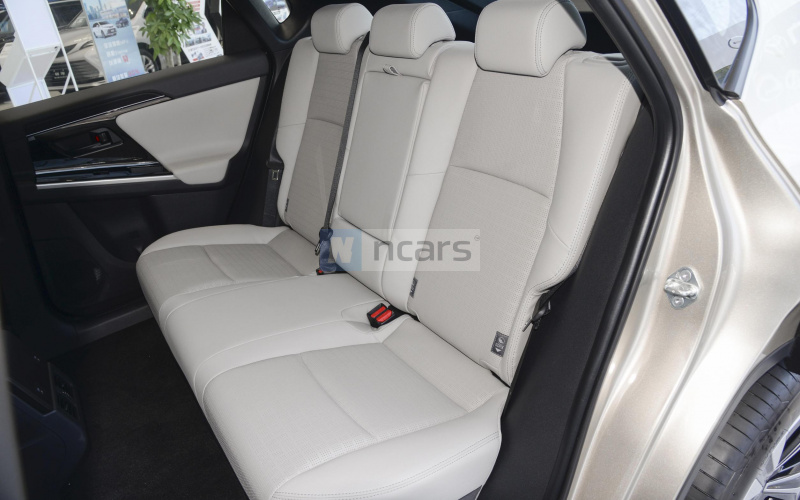 Toyota BZ4X фото задний диван