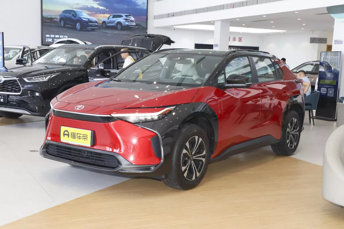 Новий Toyota BZ4X з Китаю. Ціна на електрокар від 24,400$. Купуйте