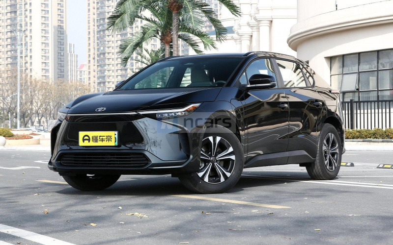 Toyota BZ4X фото спереди