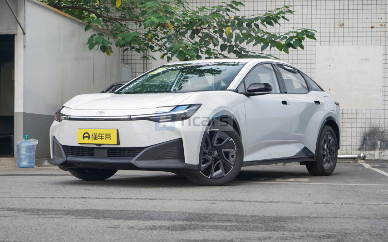 Toyota bZ3 фото спереди