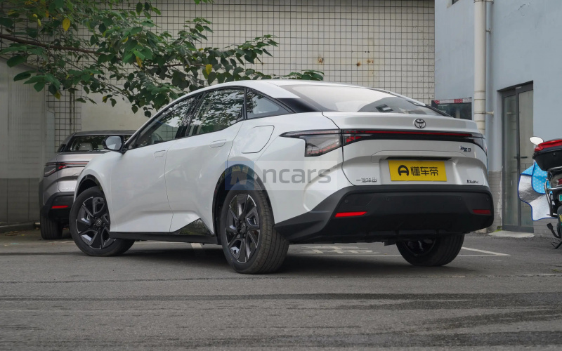 Toyota bZ3 фото со стороны