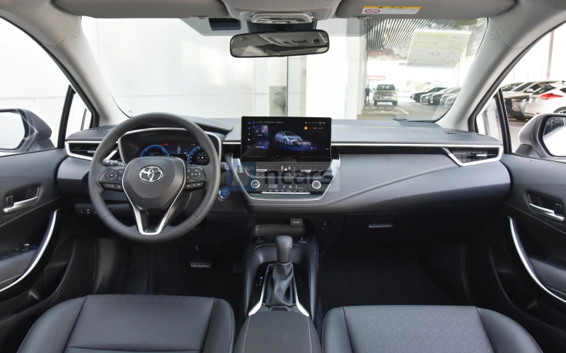 Toyota Corolla 1.8L HEV фото салону