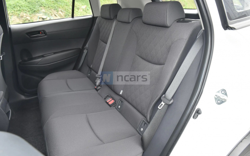 Toyota Corolla Cross фото задній диван
