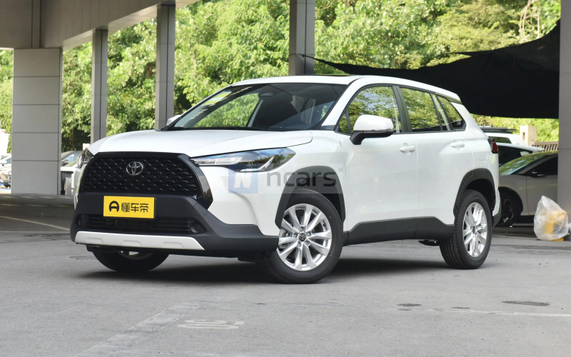 Toyota Corolla Cross фото спереду
