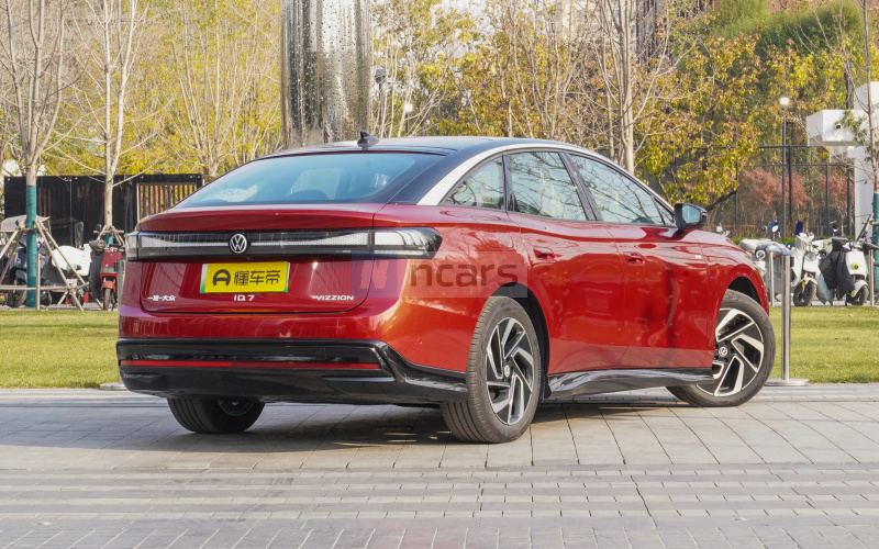Volkswagen ID.7 Vizzion фото со стороны