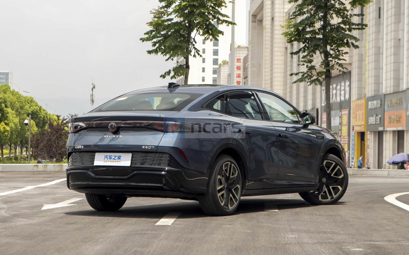 Volkswagen ID. UNYX 07 фото со стороны