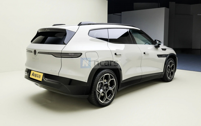 Volkswagen ID. UNYX 08 фото со стороны