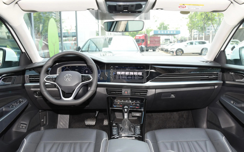 Volkswagen Passat PHEV фото салона