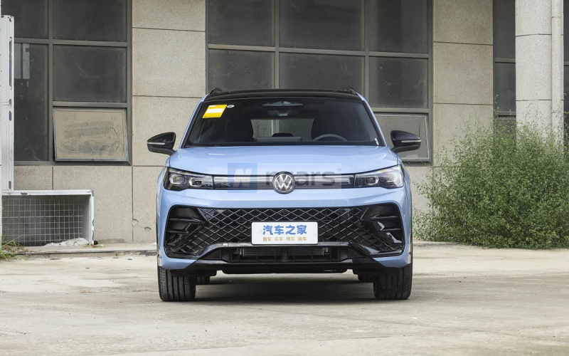 Volkswagen Tiguan L Pro фото збоку