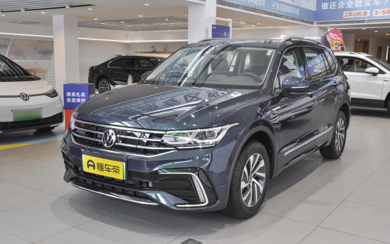 Volkswagen Tiguan L PHEV фото спереду