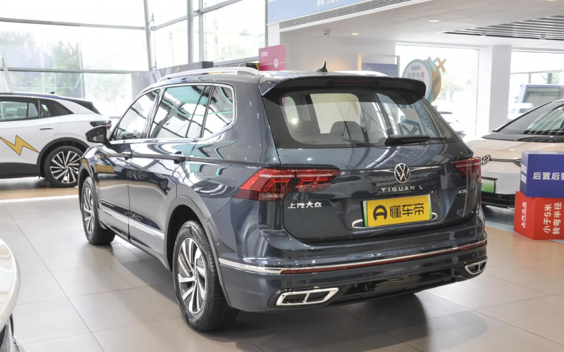 Volkswagen Tiguan L PHEV фото збоку