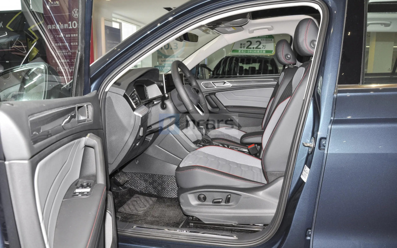 Volkswagen Tiguan L PHEV фото задний диван