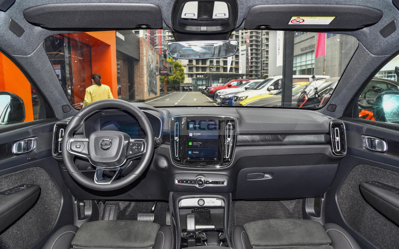 Volvo C40 фото салону