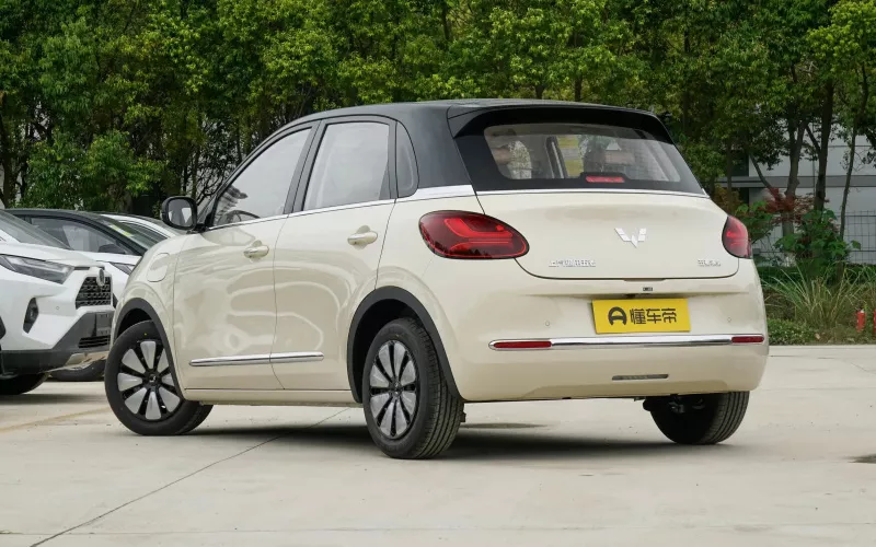 Wuling Bingo фото збоку