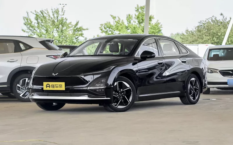 Wuling Starlight EV фото спереду