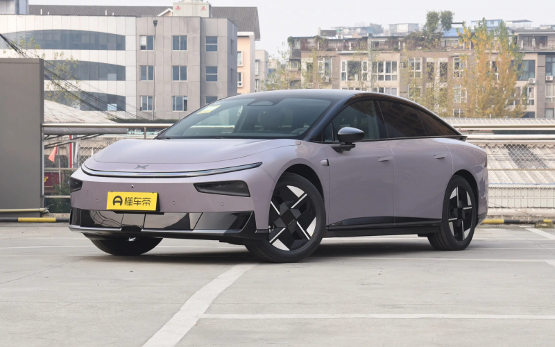 X-Peng P7+ фото спереду