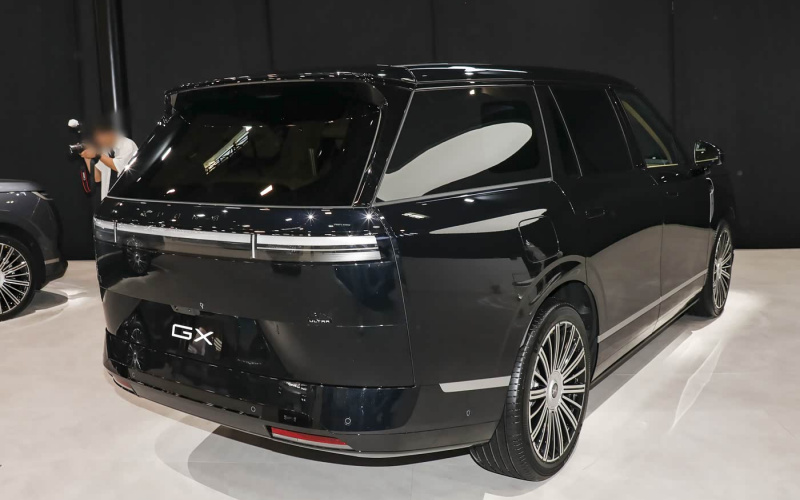 X-Peng GX EV фото со стороны