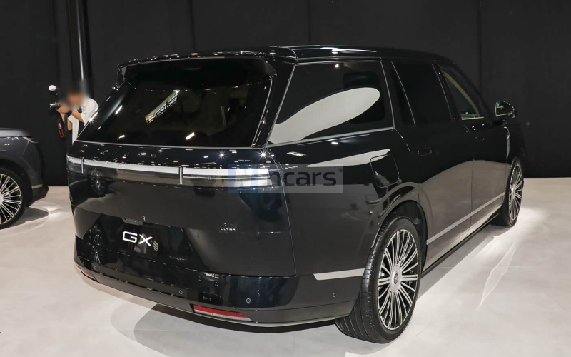 X-Peng GX EV фото збоку