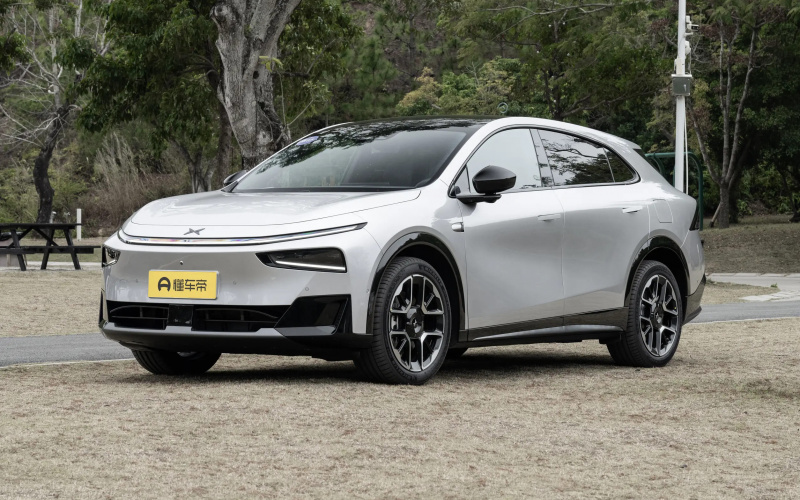 X-Peng G7 PHEV фото спереду