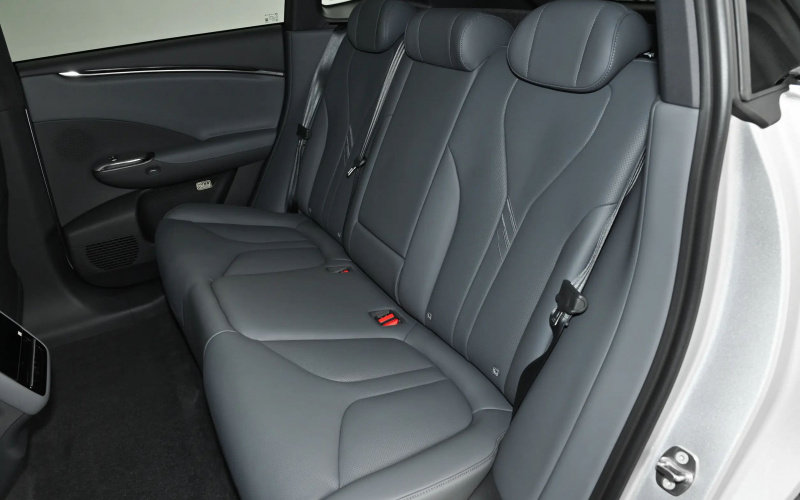 X-Peng G7 PHEV фото задній диван