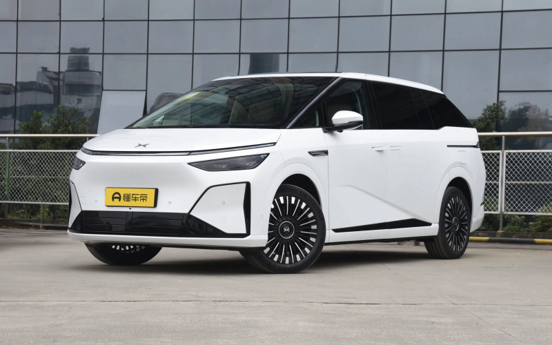 X-Peng X9 PHEV фото спереду