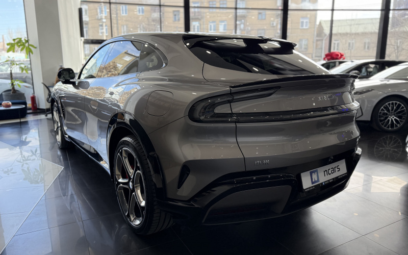 Xiaomi YU7 фото задний диван