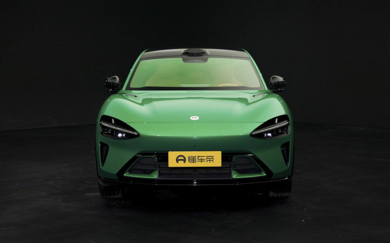 Xiaomi YU7 фото збоку