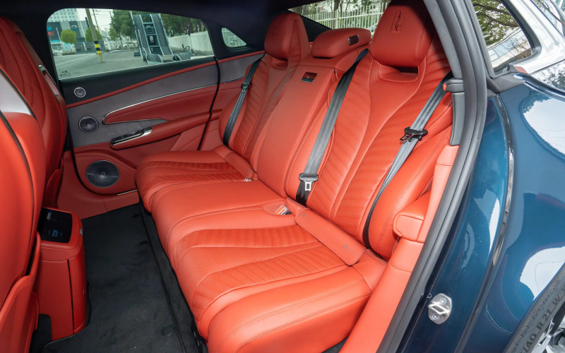 Yangwang U7 2026 фото задній диван