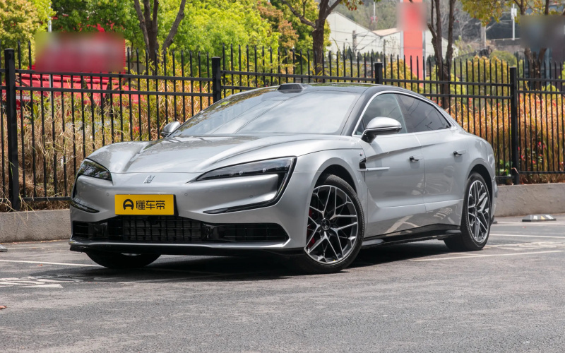 Yangwang U7 PHEV 2026 фото спереду