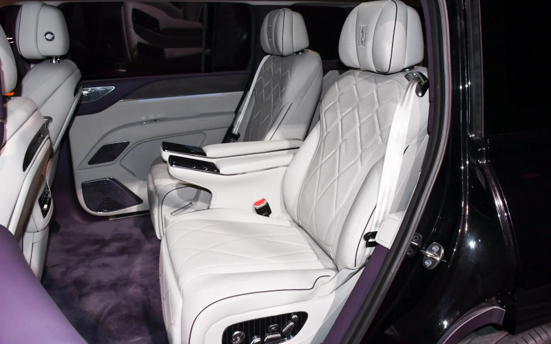 Yangwang U8L PHEV фото задний диван