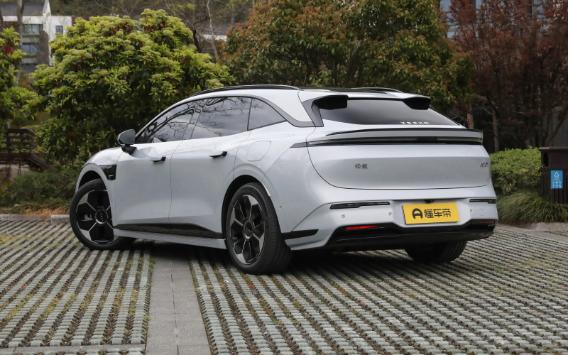 ZEEKR 007GT фото со стороны