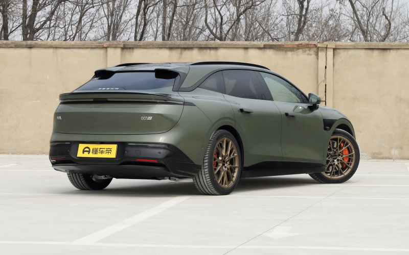 ZEEKR 007GT фото со стороны