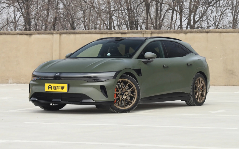 ZEEKR 007GT фото спереди