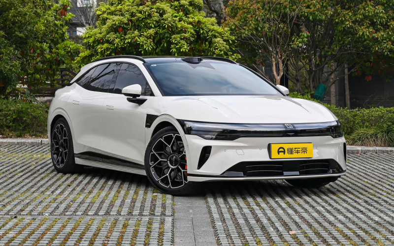 ZEEKR 007GT фото салону