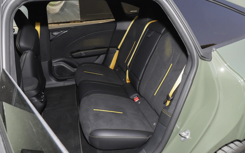 ZEEKR 007GT фото задний диван