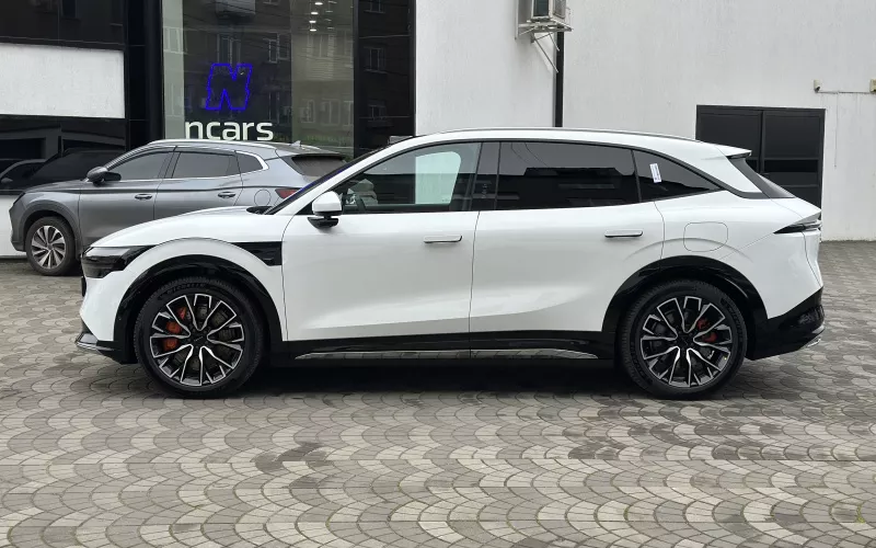 ZEEKR 7X фото спереду