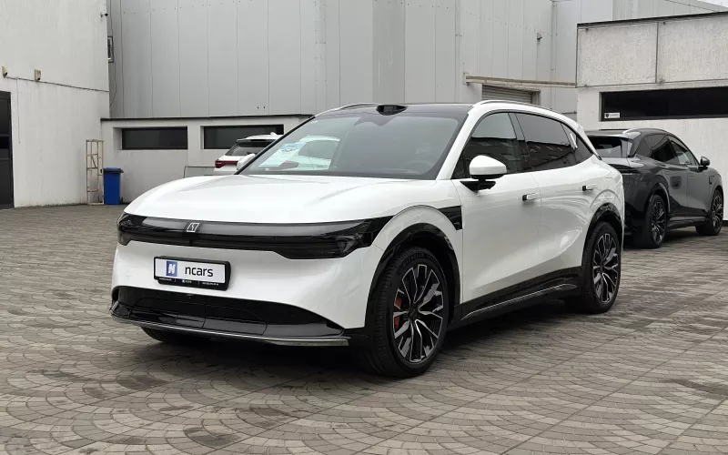 ZEEKR 7X фото збоку