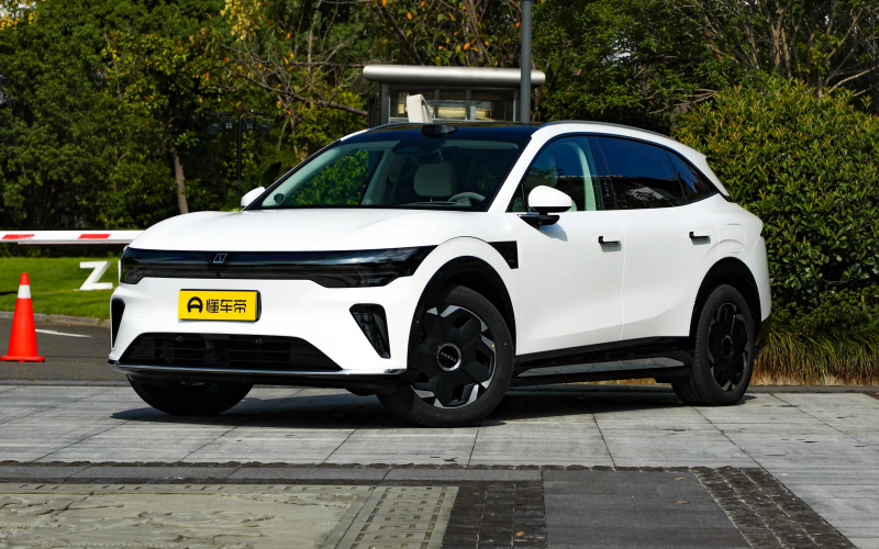 ZEEKR 7X фото спереду