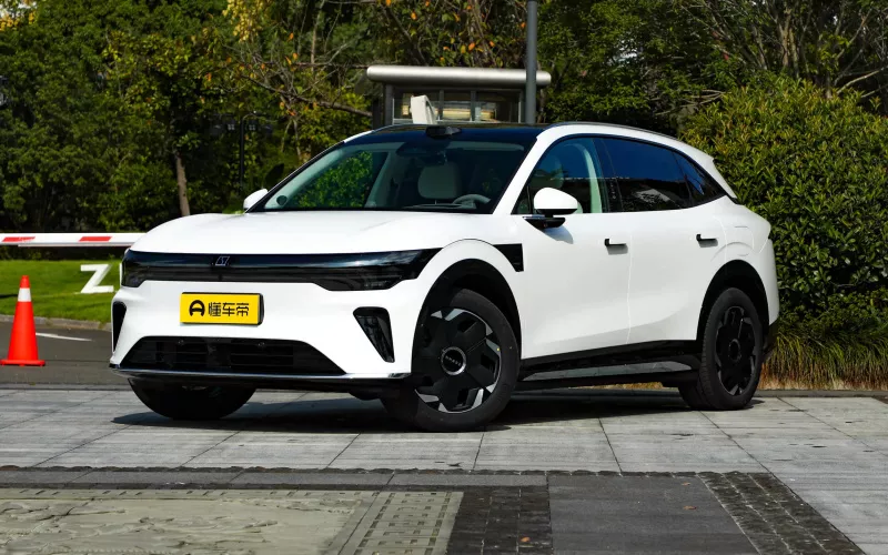 ZEEKR 7X фото спереду