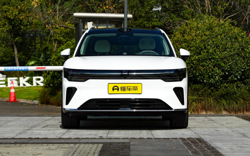 ZEEKR 7X фото со стороны